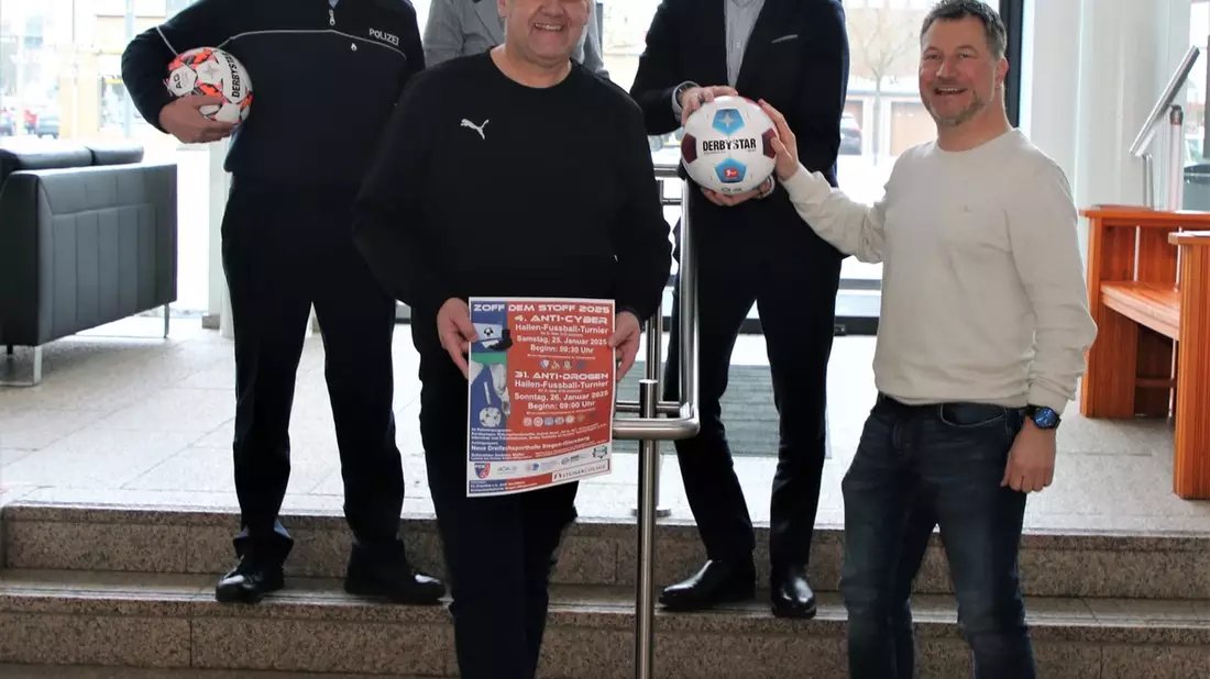 POL-SI: Zoff dem Stoff, Anti-Cyber und Vieles mehr - hochkarätiger Fußballsport und ein vielseitiges Rahmenprogramm rund um Prävention am kommenden Wochenende -#polsiwi - Bild: presseportal.de