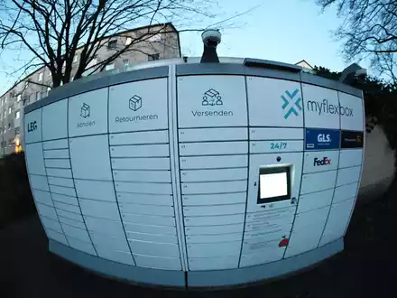 Myflexbox betreibt schon seit längerem Automaten in Deutschland, in denen mehrere Paketdienstleister Sendungen lagern. - Foto: Wolf von Dewitz/dpa