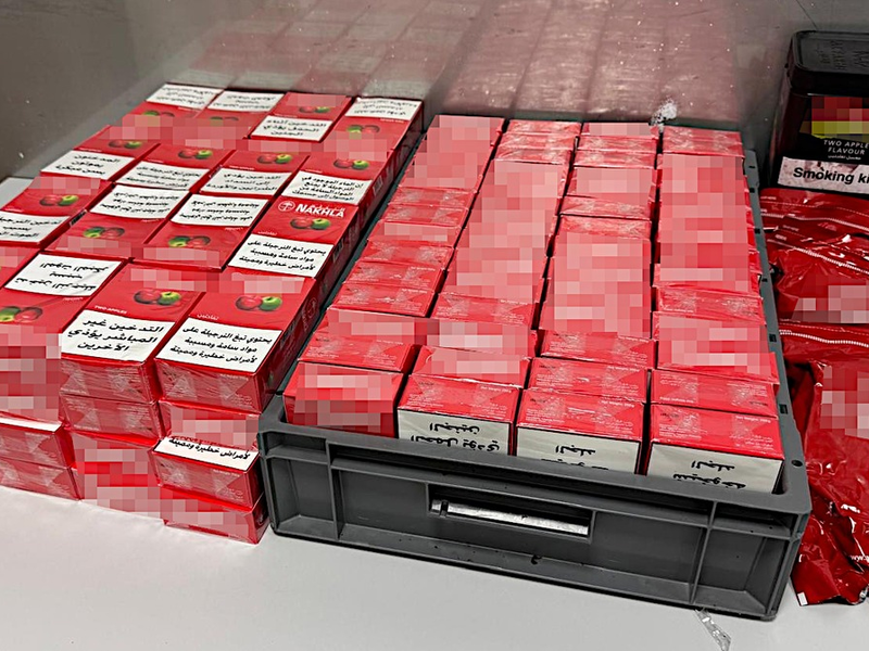HZA-IZ: Zoll stellt 35 Kilogramm Wasserpfeifentabak bei Reisenden am Flughafen Hamburg sicher Zoll deckt Steuerhinterziehung über 2.000 Euro durch Schmuggel von 35 Kilogramm Wasserpfeifentabak auf - Foto: presseportal.de