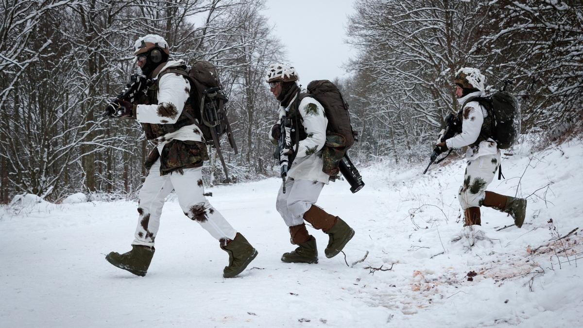 Fallschirmjäger und Luftwaffe trainieren auf dem Truppenübungsplatz Oberlausitz - Foto: presseportal.de