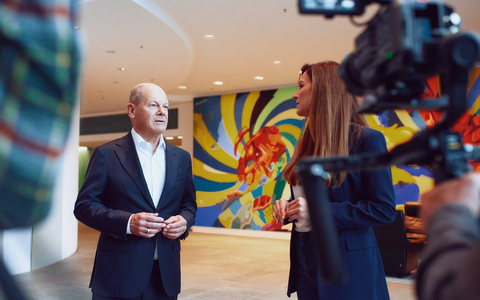 Olaf Scholz Katrin Bauerfeind Olaf Scholz. Countdown im Kanzleramt - Foto: Joyn/Christoph Köstlin, presseportal.de