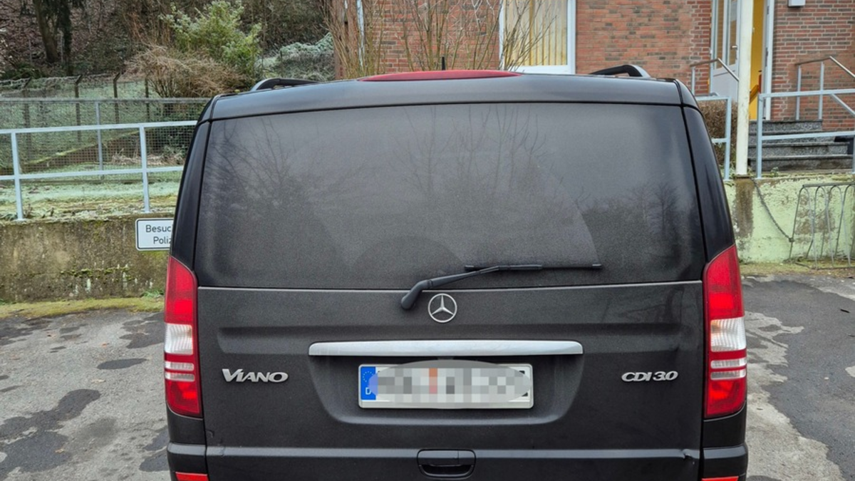 POL-HM: Polizei sucht Zeugen nach Unfallflucht - Pkw beschädigt - Foto: presseportal.de