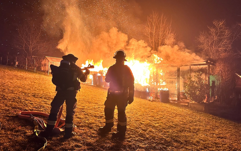 FW Stuttgart: Brand 2 - Gartenhausbrand - Foto: presseportal.de