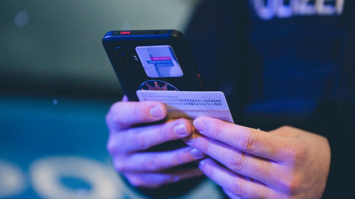 POL-SE: Norderstedt - Brennpunktdienst des Polizeireviers Norderstedt kontrolliert in Garstedt - Foto: presseportal.de