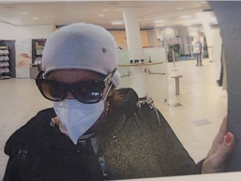 POL-H: Öffentlichkeitsfahndung: Tatverdächtige wegen Diebstahls und EC-Karten-Betrugs gesucht - Foto: presseportal.de