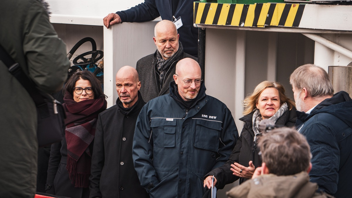Feuerwehr Rostock: Vorbereitung auf den Tag des Bevölkerungsschutzes 2025 - Unterzeichnung der Kooperationsvereinbarung in Rostock - Foto: presseportal.de