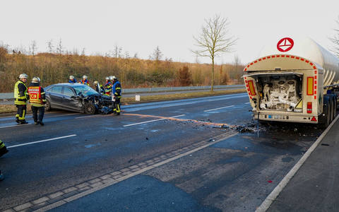 FW-DO: PKW fährt gegen geparkten Tanklastzug - Fahrerin leicht verletzt - Foto: presseportal.de