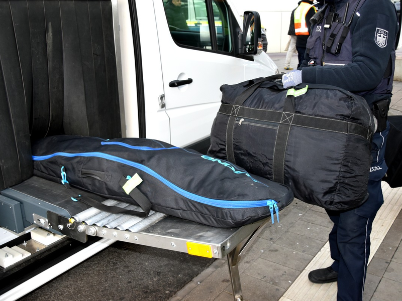 HZA-H: Gemeinsame Kontrolle von Reisebussen durch Zoll Hannover, Landes- und Bundespolizei - Foto: presseportal.de