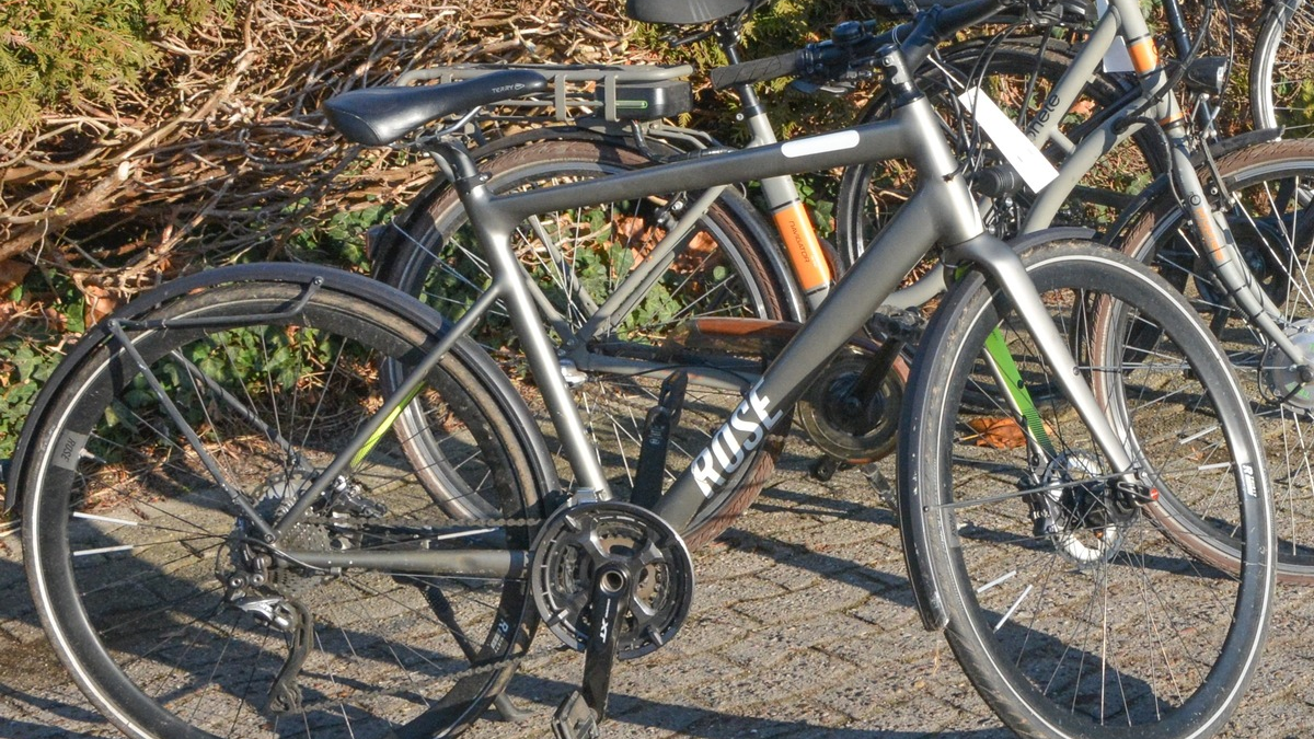 POL-ROW: ++ Ermittlungserfolg: Geklauten Ackerschlepper sichergestellt - Täter vorläufig festgenommen ++ Acht Fahrräder und ein E-Scooter sichergestellt: Eigentümer gesucht! ++ - Foto: presseportal.de