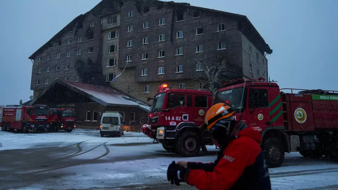 Die Brandkatastrophe passierte in einem türkischen Skigebiet. - Bild: Francisco Seco/AP/dpa
