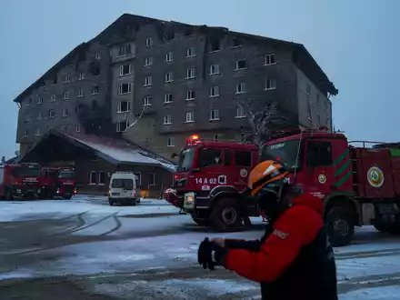 Zahlreiche Menschen konnten den Flammen nicht entkommen. (Archivfoto) - Foto: Francisco Seco/AP/dpa