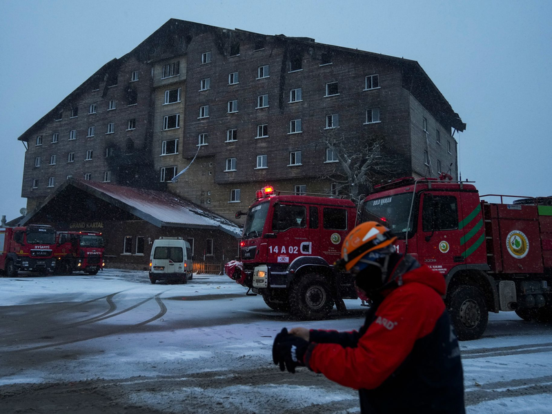 Zahlreiche Menschen konnten den Flammen nicht entkommen. (Archivfoto) - Foto: Francisco Seco/AP/dpa