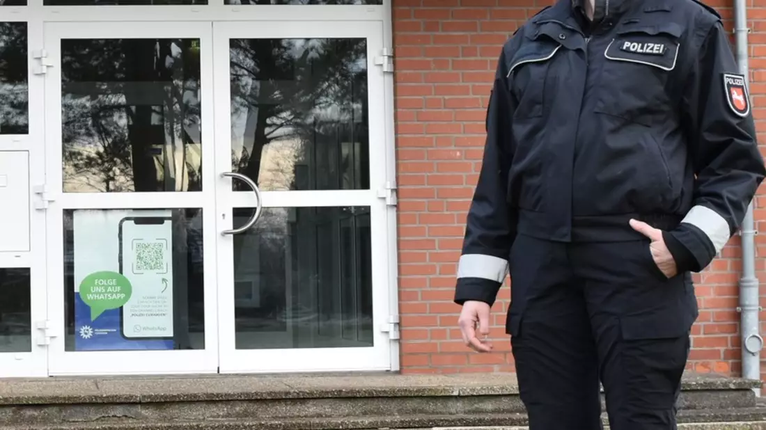 POL-CUX: Vorübergehender Wechsel an der Spitze des Polizeikommissariats Schiffdorf - Polizeihauptkommissarin Yvonne Totz übernimmt die Leitung Schiffdorf (Foto im Anhang) - Bild: presseportal.de