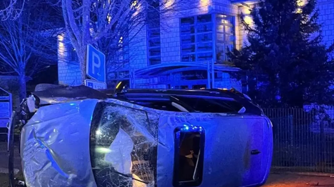 POL-NE: Unfall unter Alkoholeinfluss - Auto überschlägt sich - Bild: presseportal.de