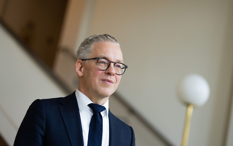 NRW-Justizminister Benjamin Limbach (Grüne, links) und Oberstaatsanwalt Tim Engel wollen Cum-Ex-Steuerbetrügern an den Kragen. - Foto: Rolf Vennenbernd/dpa NRW-Justizminister Benjamin Limbach (Grüne, links) und Oberstaatsanwalt Tim Engel wollen Cum-Ex-Steuerbetrügern an den Kragen. - Foto: Rolf Vennenbernd/dpa