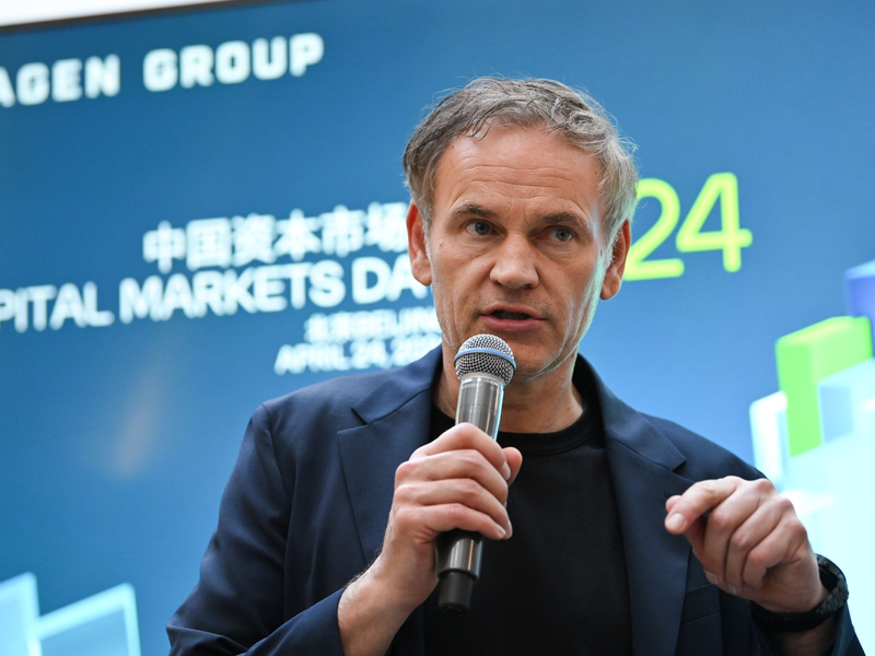 VW-Chef Blume will sich auf dem herausfordernden Automarkt in China nicht geschlagen geben. (Archivbild) - Foto: Johannes Neudecker/dpa