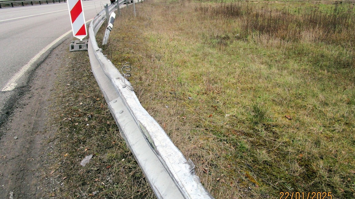 POL-PPWP: Wer hat die Schutzplanken demoliert? - Foto: presseportal.de