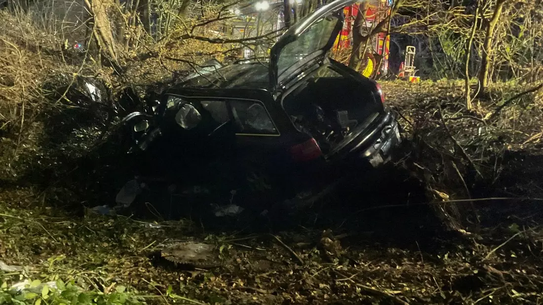 FW Grevenbroich: Ein Verletzter nach Verkehrsunfall bei Grevenbroich-Neukirchen - Bild: presseportal.de