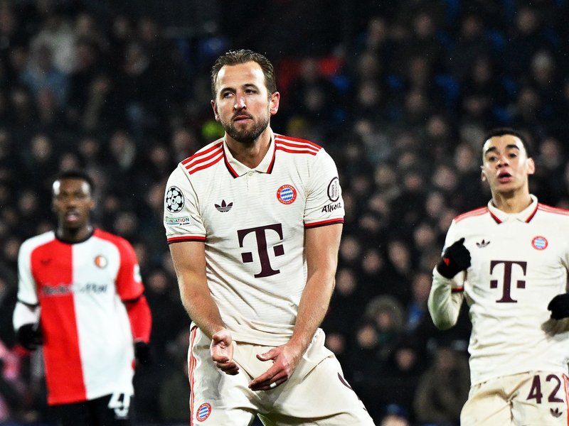 Vincent Kompany (r) hofft auf eine Bayern-Reaktion in Freiburg. - Foto: Federico Gambarini/dpa