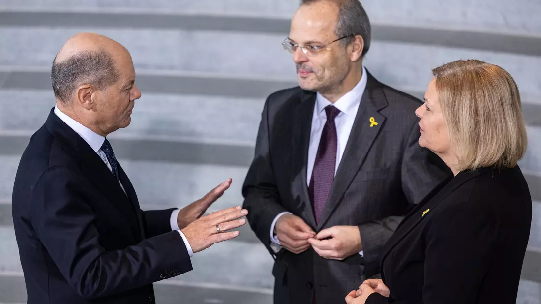 Das Amt des Bundesbeauftragten ist im Bundesinnenministerium angesiedelt. Dass jetzt der Bundestag neu gewählt wird, hat auf die Arbeit des Antisemitismusbeauftragten Felix Klein keine direkten Auswirkungen. (Archivbild) - Bild: Hannes P. Albert/dpa