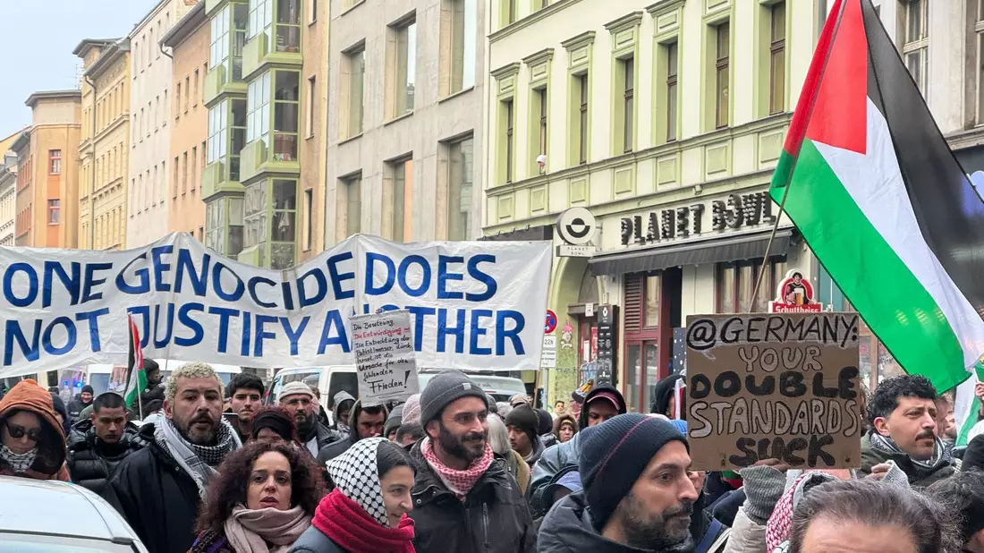 In Berlin gab es am vergangenen Samstag eine Demonstration unter dem Motto «Solidarität mit Palästina. Stoppt den Gaza Genozid. Keine Waffen für Israel». (Archivbild) - Bild: Sven Kaeuler/dpa