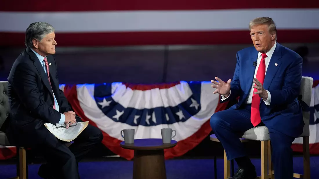 Trump hat Hannity schon öfter Interviews gegeben - auch im Wahlkampf. (Archivbild) - Bild: Evan Vucci/AP