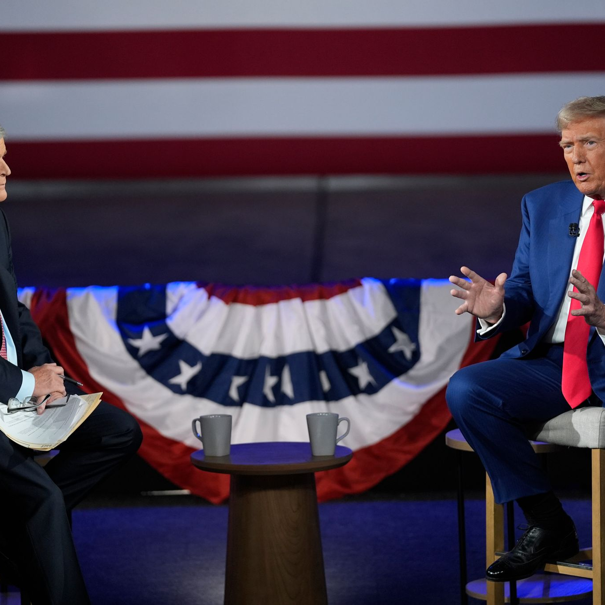 Trump hat Hannity schon öfter Interviews gegeben - auch im Wahlkampf. (Archivbild) - Foto: Evan Vucci/AP