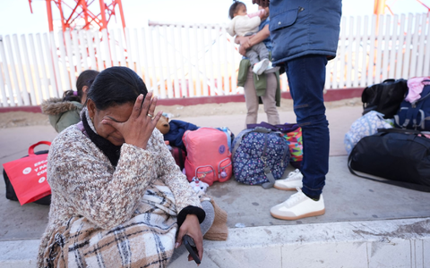 Maria Mercado aus Kolumbien hätte am Montag einen Asyl-Termin gehabt. Er wurde abgesagt - kurz nach Trumps Vereidigung. - Foto: Gregory Bull/AP/dpa