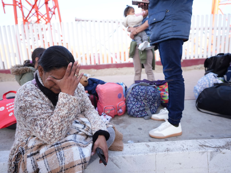Maria Mercado aus Kolumbien hätte am Montag einen Asyl-Termin gehabt. Er wurde abgesagt - kurz nach Trumps Vereidigung. - Foto: Gregory Bull/AP/dpa