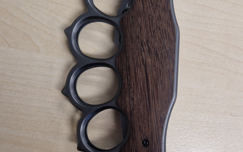 HZA-SI: Schlagringmesser im Gepäck: Rumänischer Fahrer am Zollamt Bietingen gestoppt - Foto: presseportal.de