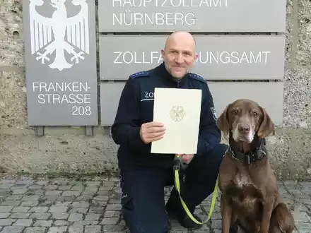 HZA-N: Kira macht jetzt Karriere beim Zoll - Foto: Zoll, presseportal.de