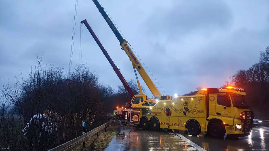 POL-HI: Lkw-Unfall auf der A7 bei Hildesheim führt zu massiven Verkehrsbehinderungen - Bild: presseportal.de