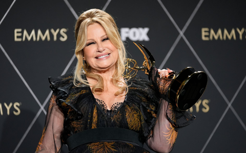 Durch die Serie «The White Lotus» wurde Schauspielerin Jennifer Coolidge zum Kult und gewann mehrere Preise. (Archivbild) - Foto: Ashley Landis/AP