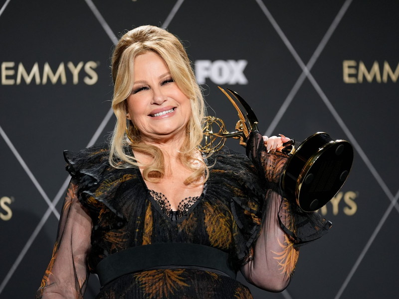 Durch die Serie «The White Lotus» wurde Schauspielerin Jennifer Coolidge zum Kult und gewann mehrere Preise. (Archivbild) - Foto: Ashley Landis/AP