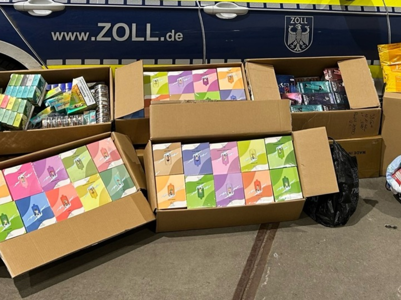 HZA-DO: Steueraufsichtskontrollen des Dortmunder Zolls / Einweg E-Zigaretten, Heats, Snus, CBD-Vapes und Wasserpfeifentabak sichergestellt - Foto: presseportal.de