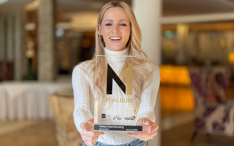 Neuer Nummer 1 Award der Austria Top 40 eingeführt - Melissa Naschenweng ist erste Preisträgerin - Foto: presseportal.de Neuer Nummer 1 Award der Austria Top 40 eingeführt - Melissa Naschenweng ist erste Preisträgerin - Foto: presseportal.de