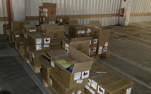 ZOLL-E: Zollfahndung Essen - Schlag gegen Handel mit illegalen E-Zigaretten - 50 Europaletten mit illegalen E-Zigaretten sichergestellt - Foto: presseportal.de