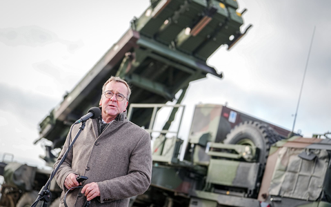 Soldaten der Bundeswehr verladen Raketen für das Flugabwehrsystem Patriot, das nun vorübergehend im polnischen Rzeszow stationiert wird. (Foto aktuell) - Foto: Kay Nietfeld/dpa Soldaten der Bundeswehr verladen Raketen für das Flugabwehrsystem Patriot, das nun vorübergehend im polnischen Rzeszow stationiert wird. (Foto aktuell) - Foto: Kay Nietfeld/dpa