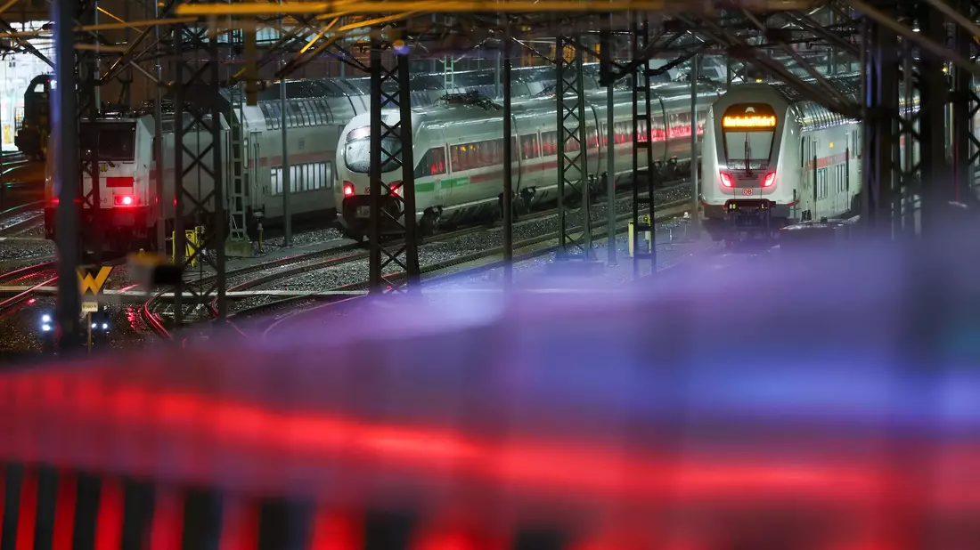 Die EVG fordert in den anstehenden Tarifverhandlungen bei der Bahn 7,6 Prozent mehr Geld. - Bild: Jan Woitas/dpa
