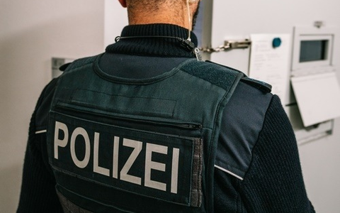 POL-OS: Quakenbrück: Barfuß mit Badeschlappen und Kopfhörern auf frisiertem E-Scooter unterwegs - Foto: presseportal.de