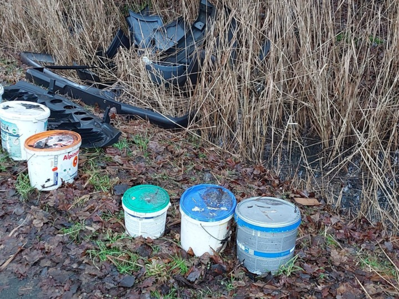 POL-FL: Husum: Zeugenaufruf nach unerlaubter Abfallentsorgung - Foto: presseportal.de