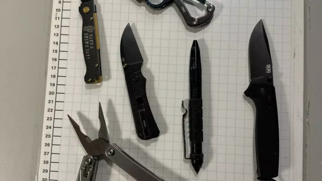 BPOL NRW: Bundespolizei am Hauptbahnhof zieht Messer und gefährliche Gegenstände ein - Ermittlungsverfahren eingeleitet - Bild: presseportal.de