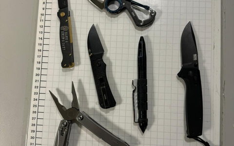 BPOL NRW: Bundespolizei am Hauptbahnhof zieht Messer und gefährliche Gegenstände ein - Ermittlungsverfahren eingeleitet - Foto: presseportal.de