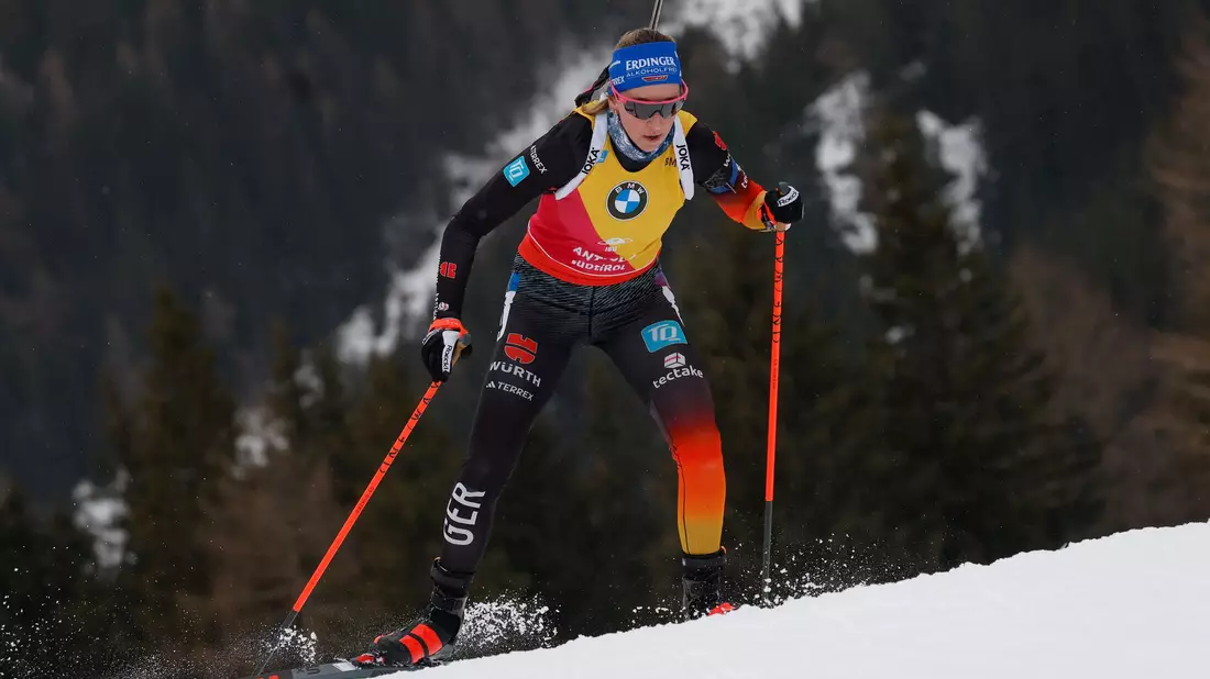Musste gleich sechsmal in die Strafrunde: Simon Kaiser. - Bild: Alessandro Trovati/AP/dpa