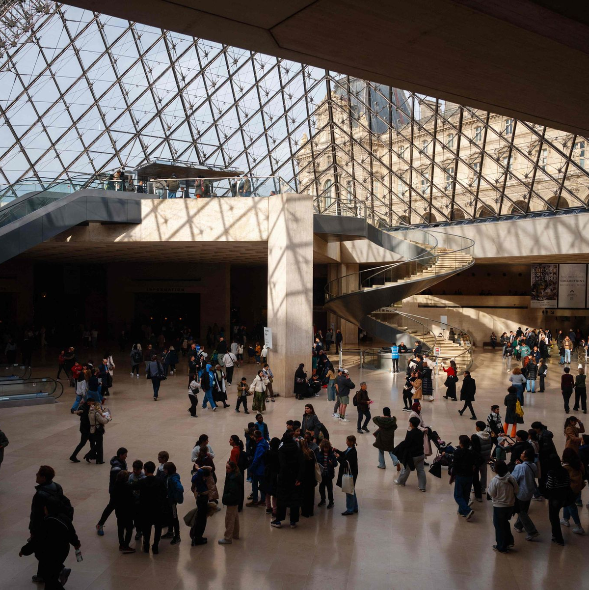 Die Chefin des Louvre schlägt Alarm, das Gebäude sei in kritischem Zustand.  - Foto: Dimitar Dilkoff/AFP/dpa