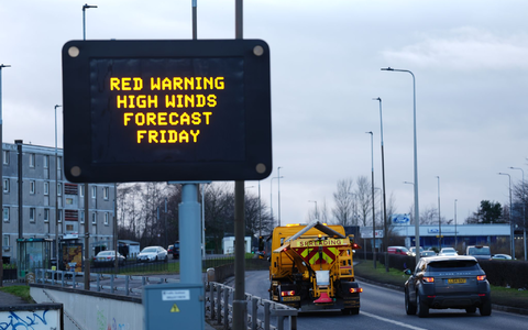 Rote Warnstufe - unter anderem in Edinburgh. - Foto: Andrew Milligan/PA Wire/dpa