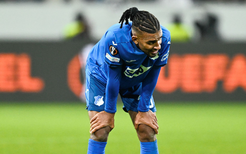 Treffsicher: Darts-Fan James Maddison bejubelt das frühe Führungstor. - Foto: Uwe Anspach/dpa