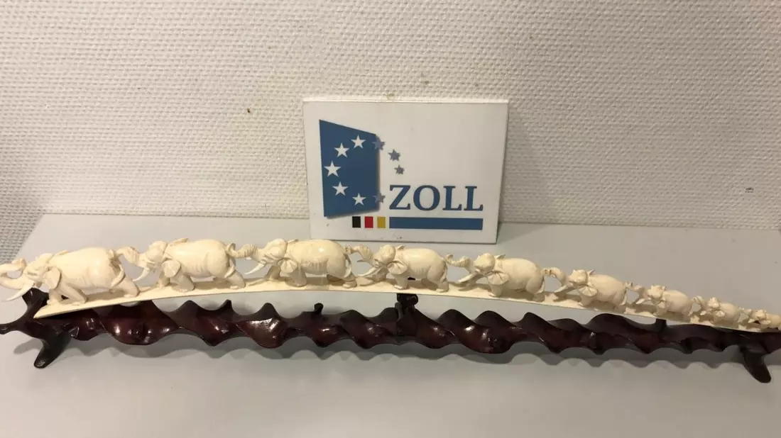HZA-M: Zoll entdeckt seltene Elfenbeinschnitzerei - Bild: presseportal.de