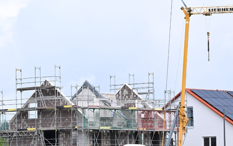 Derzeit sind Neubauten eher selten zu sehen.  - Foto: Bernd Weißbrod/dpa