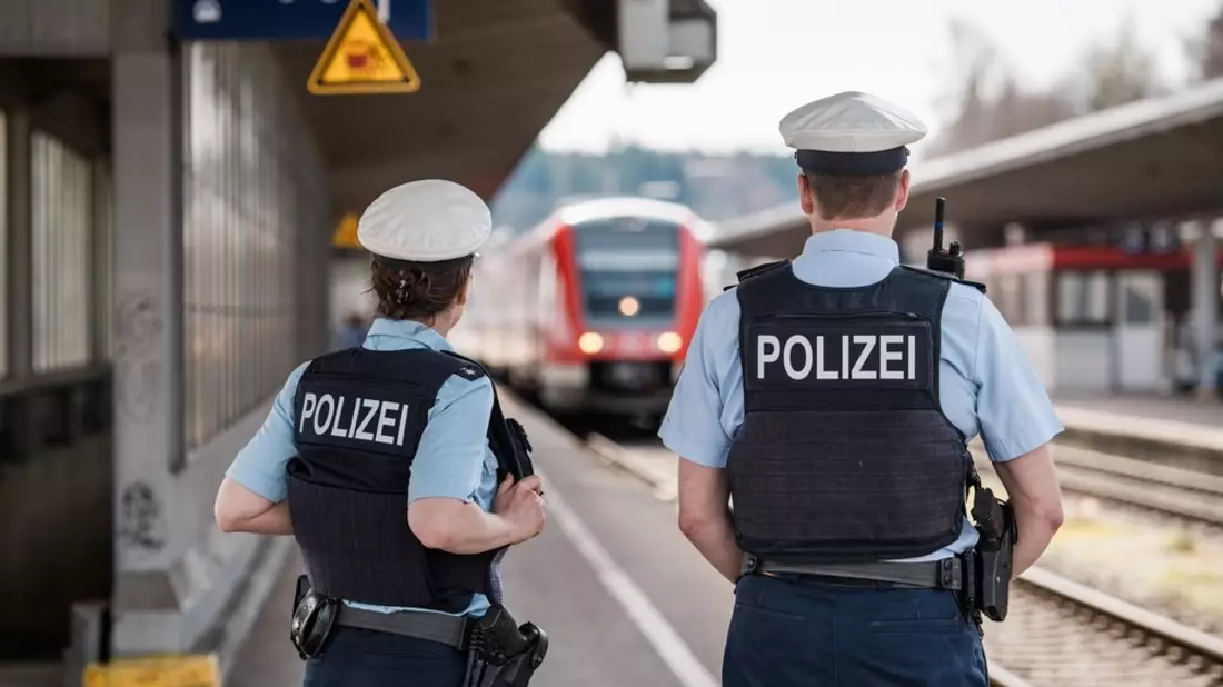 Bundespolizeidirektion München: Bundespolizei ertappt Schwarzfahrer mit gestohlener Geldkarte - Bild: presseportal.de